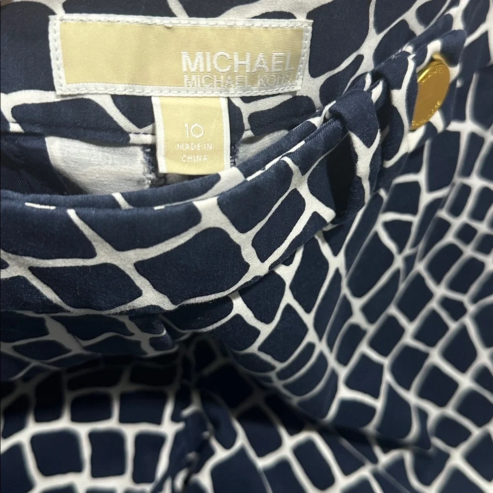 Michael Kors pockets side